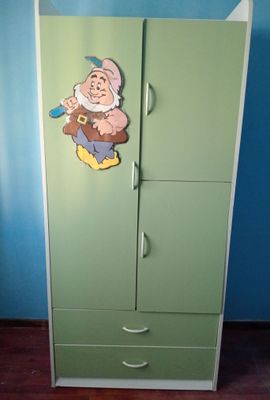 болалар шкаф уриниб кетмаган