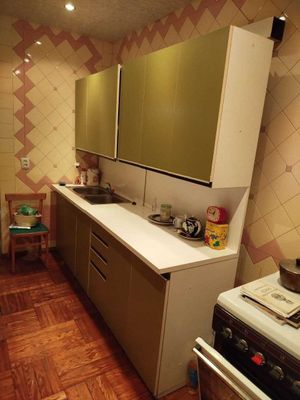 Продаю кухонный гарнитур импортный звоните смело