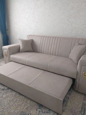 Divan +kravat yangi