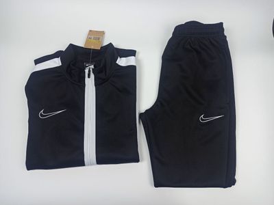 Тренировочный костюм Nike (двойка). Размер S (48). Новое