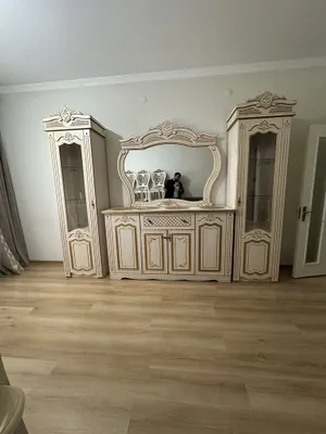 Мебел сотилади срочна камот ва 12 та стул стол