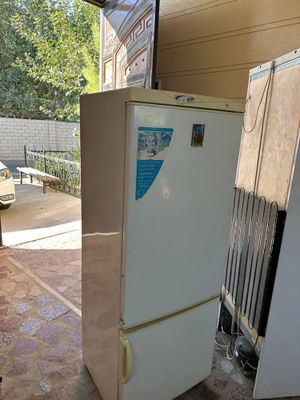 Xolodilnik b/u xolati yaxshi. Yaxshi ishlidi kamchiligi yoq