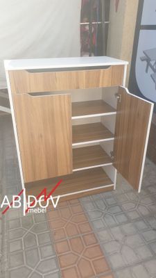 Обувной шкафчик от производителя есть в наличии.