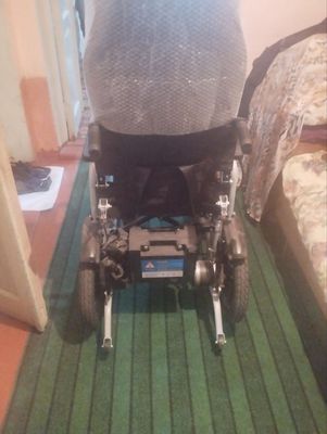 .Elektron pultli nogiron aravachasi yengi