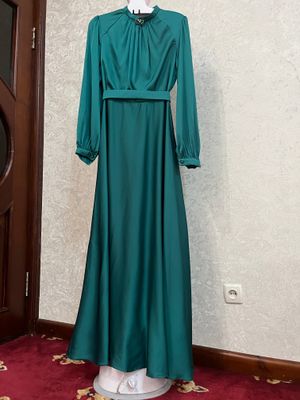 Женское платье изумрудный свет, 2 новых босоножек