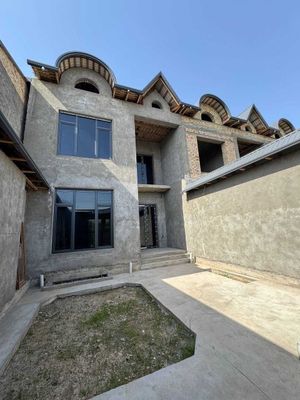 Евродом, ор. Зинит, улица Тикланиш, 2 сот. 320 м2, коробка. 199 000$