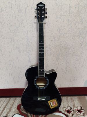 Gitara Karavan sotiladi holati zo'r