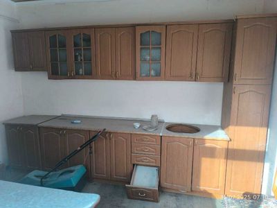 Продам кухонный гарнитур и сервис Б\У