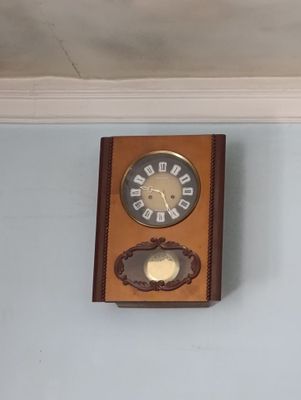 Часы антиквариат продаётся