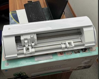 Silhouette Cameo 5 ҳамда Ручной термопресс сотилади ҳолати янги