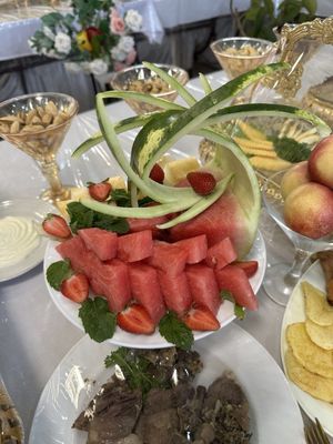 Karving xizmati toshkent, catering in tashkent, mevalarni kesish,