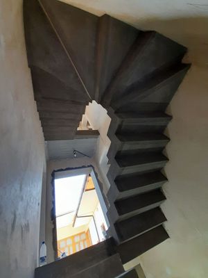 Suvoq ishlari zinani tagini suvash