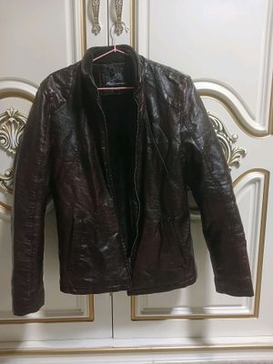 Jigarrang koʻjali kurtka holati oʻrta razmeri XL
