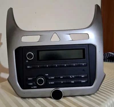 Kobalt magnitafon rodnoy ramkasi bilan