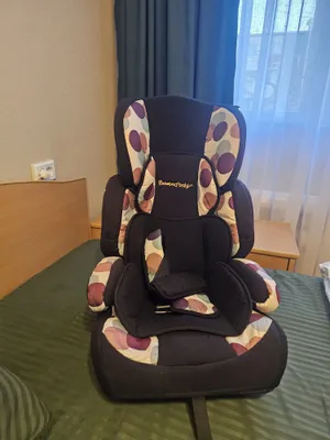 Продаётся автокресло детское от 1 года до 7 лет и больше