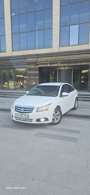 Ласетти круз сотилади.