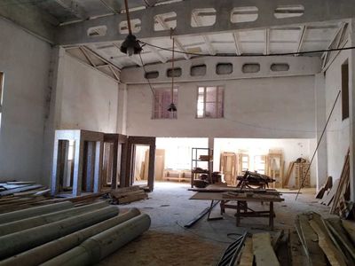 Двух этажное здание- 55сот в Янгибазаре. Свет, газ, вода.