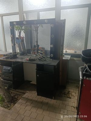 Salon mebellari tumbasi, oynasi