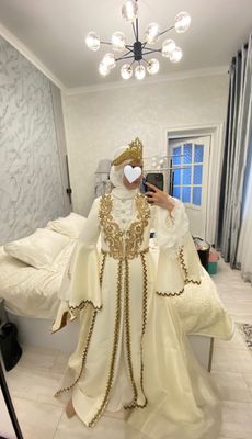 Oq ansambil+ baza koynegi bilan. Shlefli zor turad