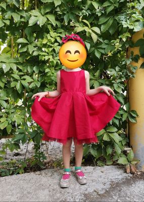 Нарядное платье на 4-6 лет
