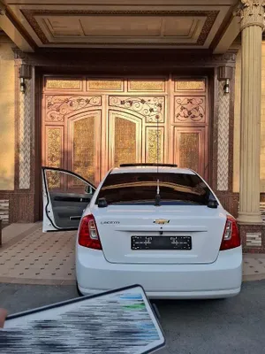 Banka mashinni orqasina