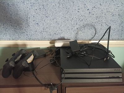 Ps4 PRO sotiladi xotira 2 TB va 3 pult va pult postavka