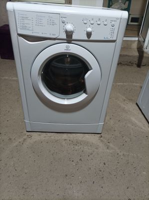 Продам автомат машинку Indesit