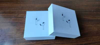 Airpods pro juda sifatli yangi ichidan zaryadchigi va aksasuari bor