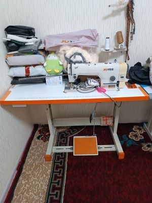 Продаётся швейная машина.