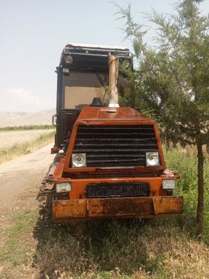 Гусеничный трактор вт150