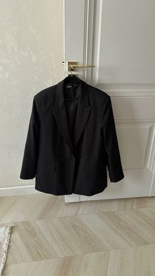 Черный пиджак Zara