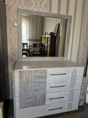 Мебель трюмо для спальни и 2 тумбочки. Очень хорошее качество!!!