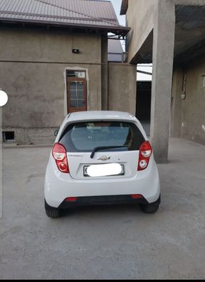 Srochno sotiladi Spark moshina