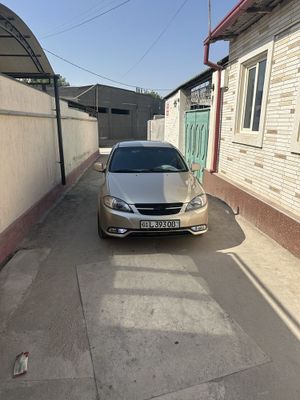 Продаю Lacetti 2015 года, автомат, 1 евро