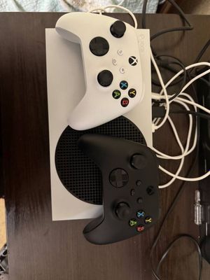 Продается игровая приставка X- box практически новая