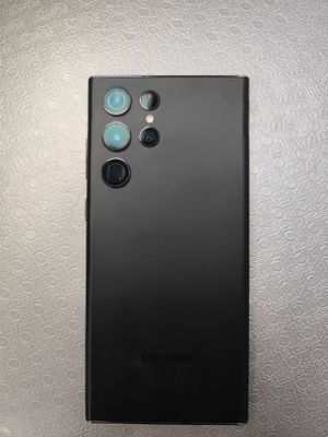 S22 ultra. Ekranda dog bor