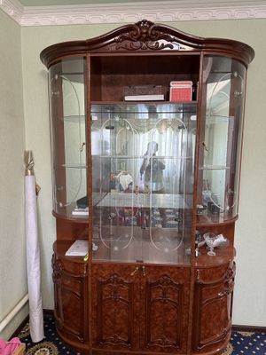 сервант и компьютерный стол