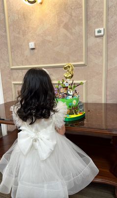 Платье для девочки 3–4 лет, в хорошем состоянии.