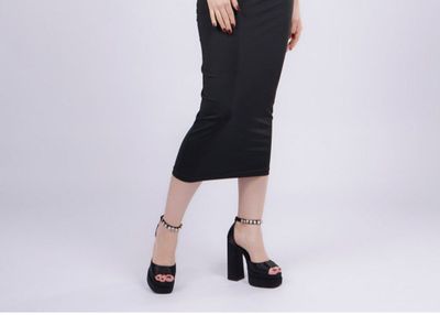 Versace tufli sotiladi