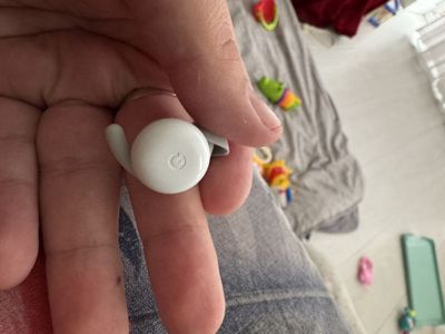 Pixel buds A правый наушник