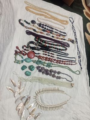 Antikvar taqinchoqlar hammasi bir joyda sotiladi