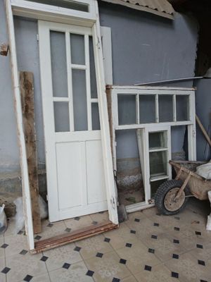 Eshik va romlar sotiladi