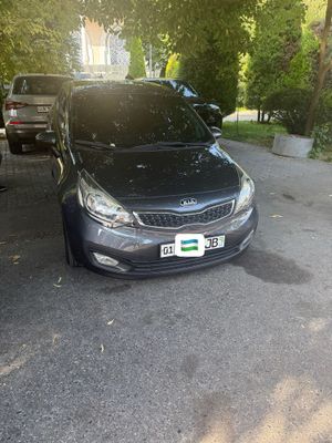 Kia Rio Sedan asfalt