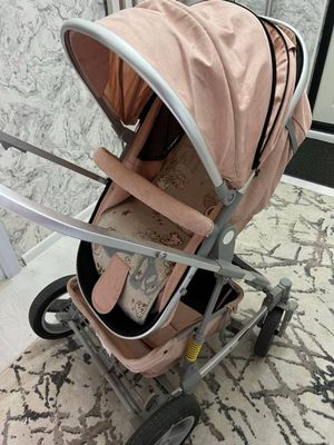 Коляска розового цвета