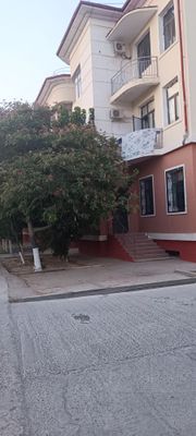 Dom sotiladi Surxon stadion roʻparasida