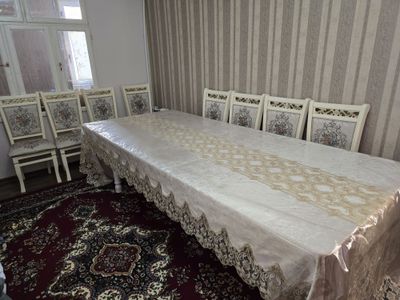 Гостинний стол стул