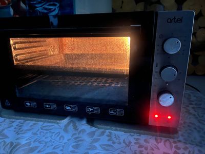 Продаю электрическую духовку Artel в отличном состоянии