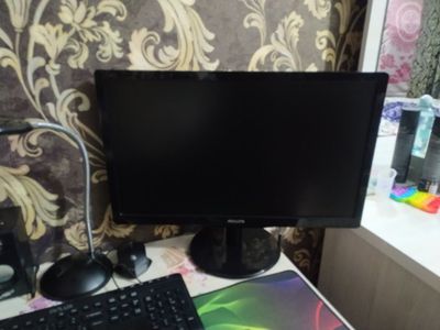 Монитор Philips 23"