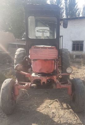Traktor 28 sotiladi