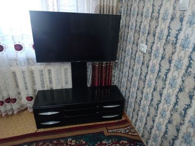Телевизор и подставка сотилади